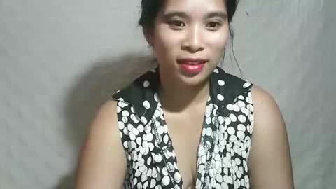 Snapshot of hotmompinay30 chatting on October 10, 2025, 10:53 pm flor online show from October 10, 2025, 10:53 pm