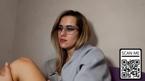 hotmusex online show from December 4, 2025, 2:04 pm