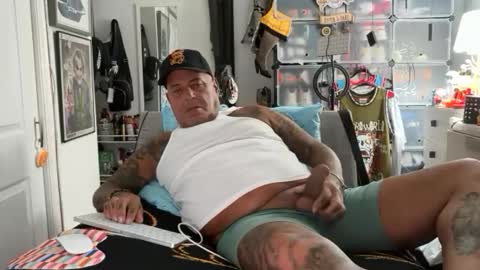 Snapshot of hotstuff775616 chatting on October 31, 2025, 1:28 am hotstuff775616 online show from October 31, 2025, 1:28 am