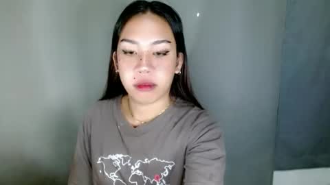 jelaigrande  online show from April 12, 2026, 9:42 pm