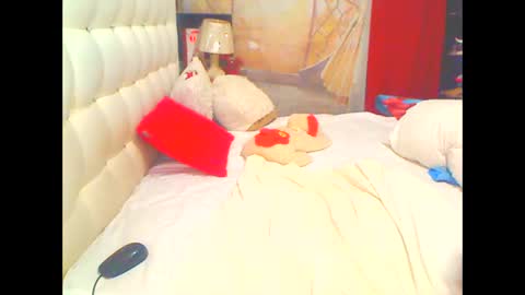 Snapshot of hottesa2019 chatting on November 2, 2025, 11:45 am THEONE online show from November 2, 2025, 11:45 am