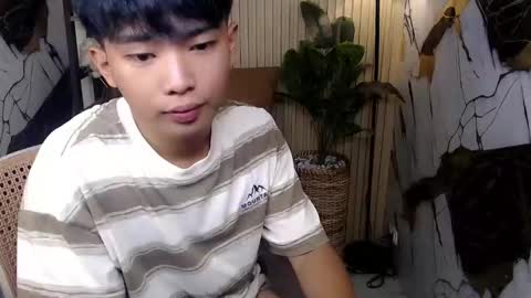 hottestloues online show from May 25, 2026, 11:27 am