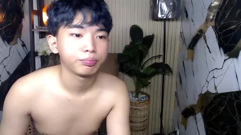 hottestloues online show from June 1, 2026, 9:38 pm