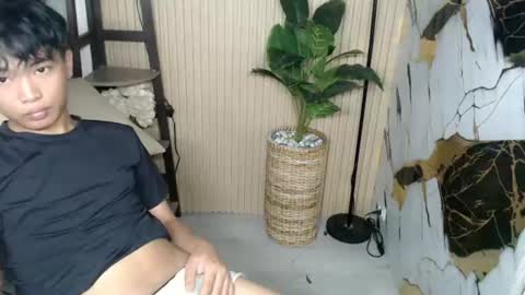 hottestloues online show from June 13, 2026, 4:05 pm