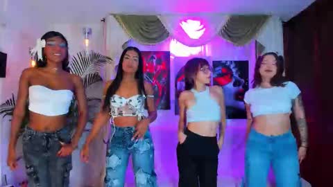 hotties_kittens18 online show from October 1, 2025, 4:13 pm