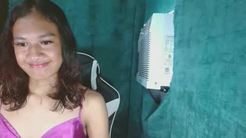 hottiest_luna online show from May 17, 2026, 2:42 am