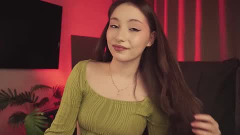 hottpeachh online show from December 16, 2025, 5:40 pm