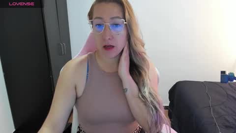 Snapshot of hottychrystal chatting on May 8, 2026, 1:05 pm hottychrystal online show from May 8, 2026, 1:05 pm