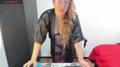 Snapshot of hottychrystal chatting on May 27, 2026, 1:19 pm hottychrystal online show from May 27, 2026, 1:19 pm