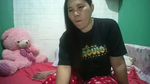 Snapshot of hotwetmommaxxx chatting on December 2, 2024, 1:03 am hotwetmommaxxx online show from December 2, 2024, 1:03 am