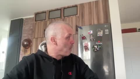 Snapshot of howlingatnothing chatting on December 17, 2024, 5:36 pm howlingatnothing online show from December 17, 2024, 5:36 pm