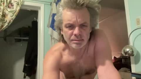 Snapshot of howlingatnothing chatting on November 23, 2025, 11:59 pm howlingatnothing online show from November 23, 2025, 11:59 pm