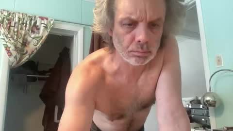 Snapshot of howlingatnothing chatting on December 16, 2025, 7:19 pm howlingatnothing online show from December 16, 2025, 7:19 pm