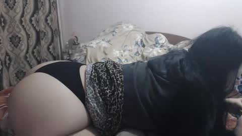 hugeassdevil online show from November 14, 2025, 12:04 pm