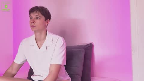 Snapshot of hugebangins_ chatting on October 3, 2025, 10:12 am ANTHONY online show from October 3, 2025, 10:12 am