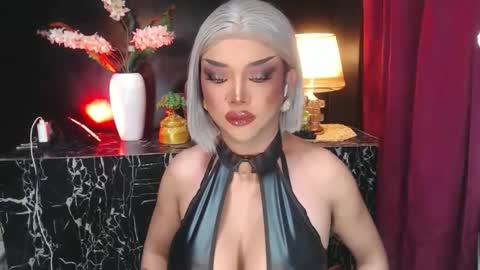 Snapshot of hugecockchristine chatting on June 4, 2026, 9:32 pm Christine online show from June 4, 2026, 9:32 pm