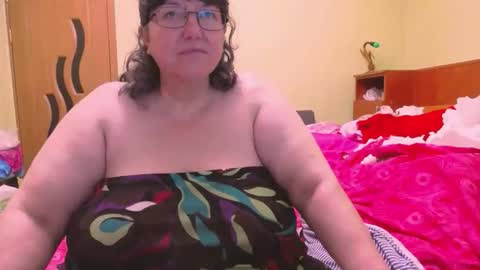 Snapshot of hugetitsxxx chatting on January 14, 2026, 4:07 am HugeTitsXXX online show from January 14, 2026, 4:07 am