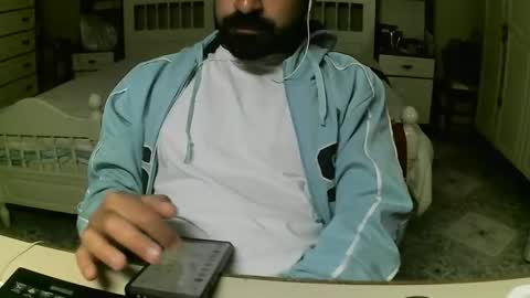hugeveiny online show from May 5, 2026, 4:37 pm