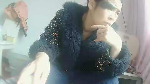 hujiajia520321431 online show from February 2, 2026, 2:32 am