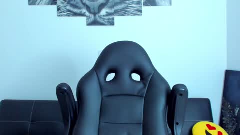 Snapshot of humber_eli chatting on January 14, 2025, 2:40 am Eli online show from January 14, 2025, 2:40 am