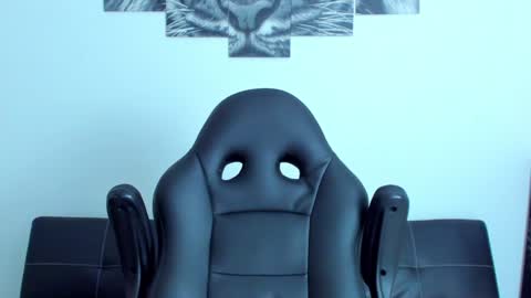 Snapshot of humber_eli chatting on February 8, 2025, 12:49 am Eli online show from February 8, 2025, 12:49 am