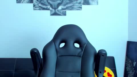 Snapshot of humber_eli chatting on February 21, 2025, 12:27 am Eli online show from February 21, 2025, 12:27 am