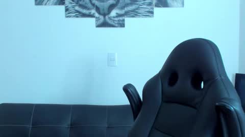 Snapshot of humber_eli chatting on February 26, 2025, 2:59 am Eli online show from February 26, 2025, 2:59 am