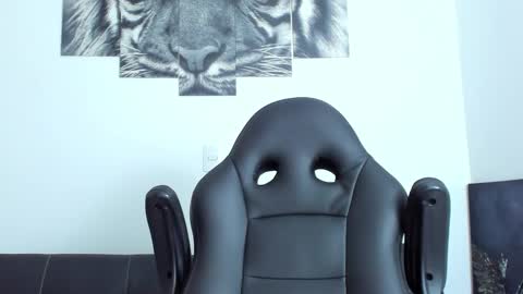 Snapshot of humber_eli chatting on December 4, 2025, 1:26 am Eli online show from December 4, 2025, 1:26 am