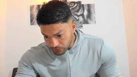 Snapshot of humber_eli chatting on January 11, 2026, 11:43 pm Eli online show from January 11, 2026, 11:43 pm