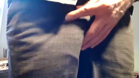 Big uncut cock dripping online show from May 17, 2026, 9:11 pm