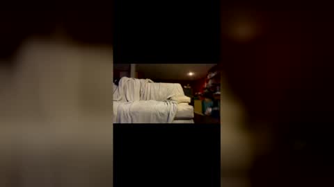 Snapshot of hungbwc99999 chatting on January 11, 2026, 7:35 am hungbwc99999 online show from January 11, 2026, 7:35 am