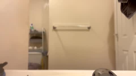 Snapshot of hungbwc99999 chatting on March 17, 2026, 2:05 am hungbwc99999 online show from March 17, 2026, 2:05 am