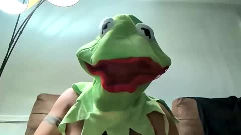 Snapshot of hungitalian40 chatting on November 1, 2025, 7:32 am hungitalian40 online show from November 1, 2025, 7:32 am