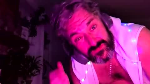hungitalian40 online show from June 30, 2026, 8:43 pm