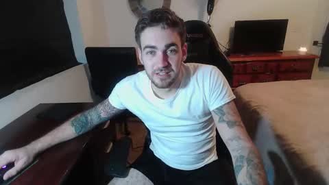 Snapshot of hungmtnman2256 chatting on February 14, 2026, 11:51 am hungmtnman2256 online show from February 14, 2026, 11:51 am