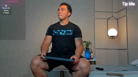 hunk_ryan online show from January 10, 2025, 9:02 am