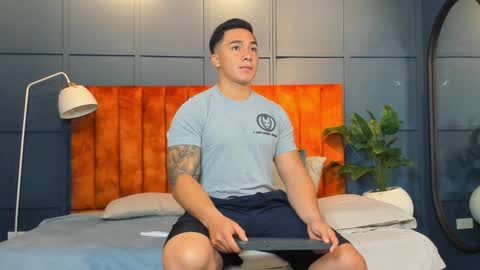 hunk_ryan online show from February 7, 2025, 12:50 pm