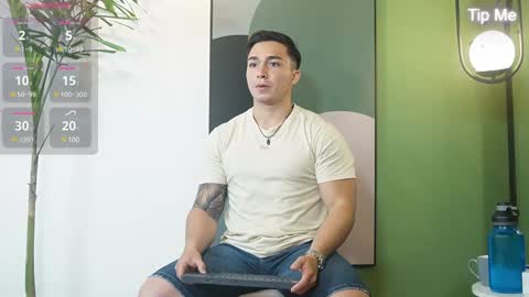 hunk_ryan online show from February 11, 2025, 12:48 pm