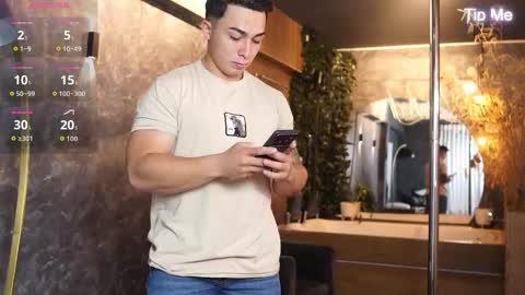 hunk_ryan online show from December 5, 2025, 12:03 pm