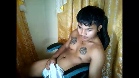 Snapshot of hunkyzeus chatting on January 10, 2026, 5:04 pm hunkyzeus online show from January 10, 2026, 5:04 pm