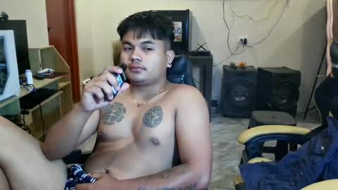 hunkyzeus online show from April 21, 2026, 5:39 pm