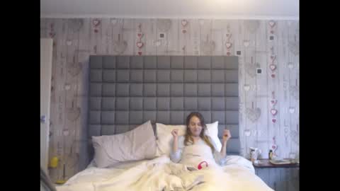 Snapshot of hunterandesme chatting on January 1, 2025, 10:11 am HunterandEsme online show from January 1, 2025, 10:11 am