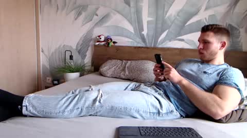 Snapshot of hunterbridges chatting on February 9, 2025, 9:37 am Hunter Bridges online show from February 9, 2025, 9:37 am