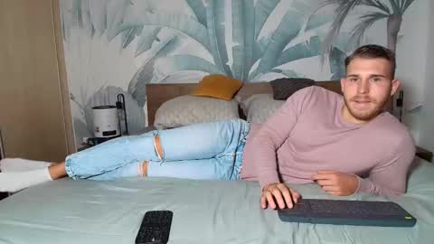 Snapshot of hunterbridges chatting on September 28, 2025, 6:41 am Hunter Bridges online show from September 28, 2025, 6:41 am