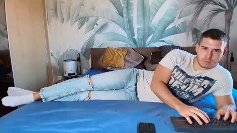 Snapshot of hunterbridges chatting on November 5, 2025, 10:48 am Hunter Bridges online show from November 5, 2025, 10:48 am