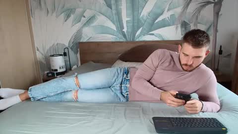 Hunter Bridges online show from November 30, 2025, 8:51 am