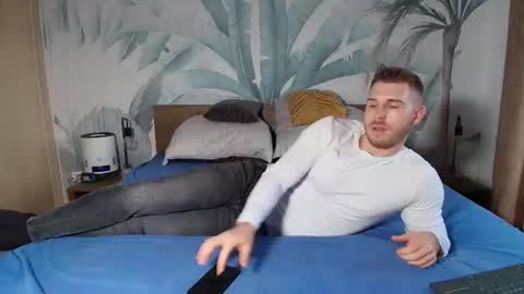 Hunter Bridges online show from December 14, 2025, 7:58 am