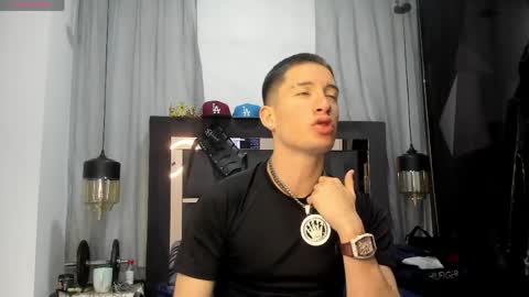 hunterheat_ online show from April 19, 2026, 11:53 am