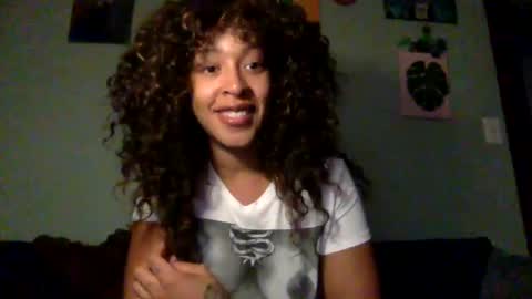 Snapshot of hunyybunz chatting on December 4, 2024, 1:47 am Goddess Hunyy online show from December 4, 2024, 1:47 am