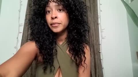 Snapshot of hunyybunz chatting on December 10, 2024, 9:43 pm Goddess Hunyy online show from December 10, 2024, 9:43 pm